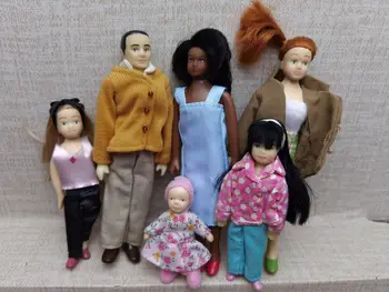 семейство момче момиче на татко майка /thumbnails хора в дрехи с прическата на куклата / златна статуетка /домашна кукла начало декор /модели кукли играчки