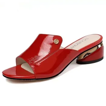 Червени секси чехли от изкуствена мека лачена кожа на нисък ток, летни модни джапанки токчета, нескользящие сандали, обувки големи размери